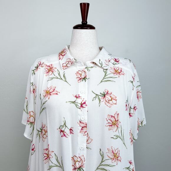Torrid Ivory Summer Floral Twist-Front Crepe Short Sleeve Shirt - Picture 4 of 10